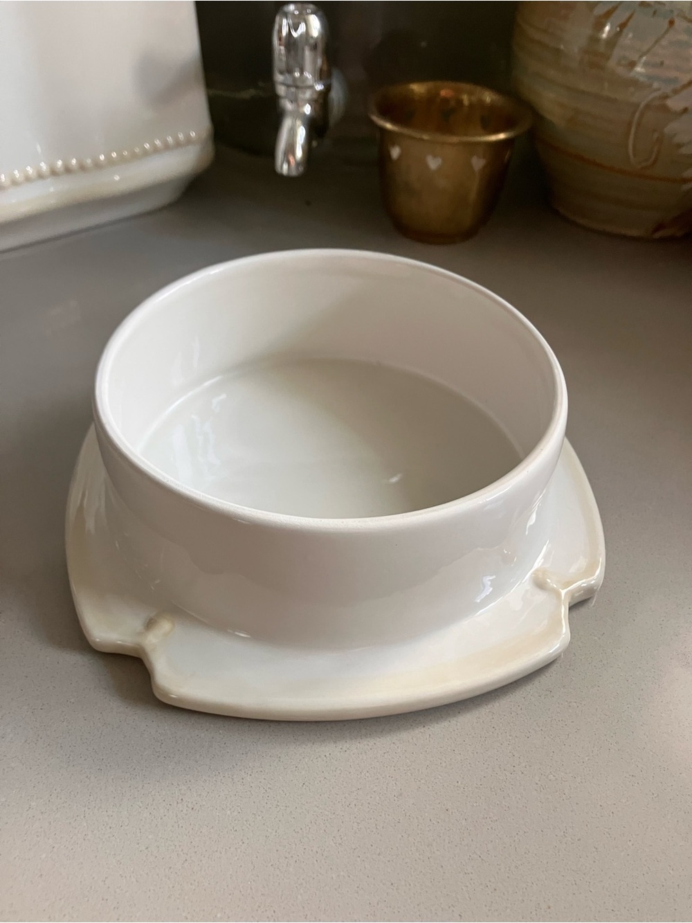 Princess House Cream Ceramic Serving Bowl with Decorative Base